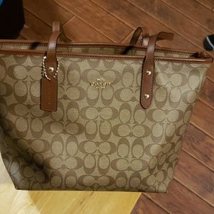 Brand New City Zip Tote